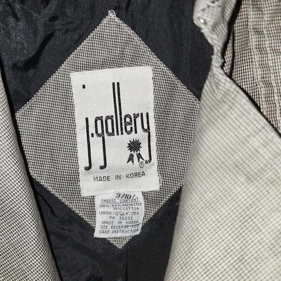 J. GALLERY Trenchcoat  - Picture 3 of 7